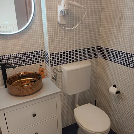 App Hedonist * Novigrad Istria