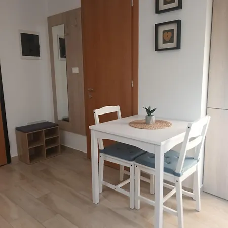 App Hedonist Apartament *